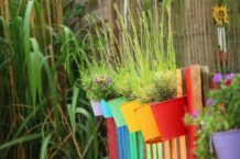 Welche Zaunfarben sind beliebt für einen Gartenzaun?