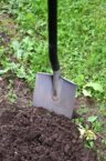 Wie befestige ich einen Gartenzaun sicher im Boden?
