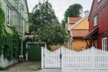 Wie hoch sollte ein Sichtschutzzaun sein?